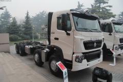 中國重汽 HOWO T7H重卡 400馬力 8X4 混凝土攪拌車(chē)(底盤(pán))(ZZ1317N366MD1)