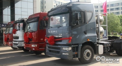 天然氣重型卡車(chē)優(yōu)勢向左劣勢朝右