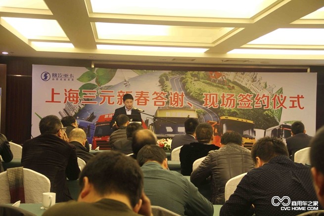 陜汽滬寧德龍新M3000港口牽引車(chē)推介會(huì )現場(chǎng) 商用車(chē)之家