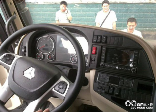 這也是首次見(jiàn)到C7H的內飾照片 商用車(chē)之家