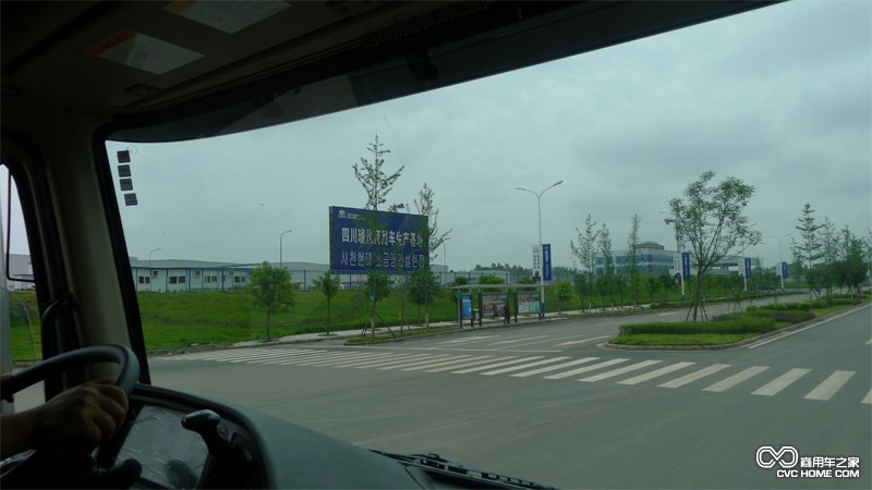 駕駛四川現代 創(chuàng )虎 商用車(chē)網(wǎng)報道