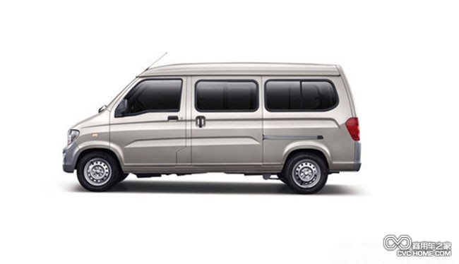 該車(chē)相比普通版車(chē)型加長(cháng)了303mm 商用車(chē)之家