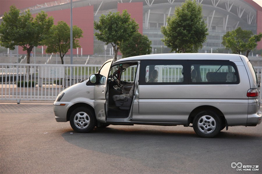 風(fēng)行菱智側面 商用車(chē)之家
