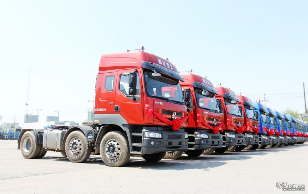 現場(chǎng)交付的霸龍6x2車(chē)型 商用車(chē)之家