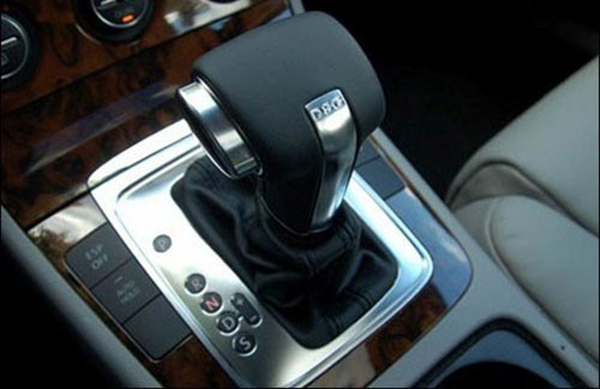 陋習二：長(cháng)時(shí)間停車(chē)掛D擋 商用車(chē)之家訊
