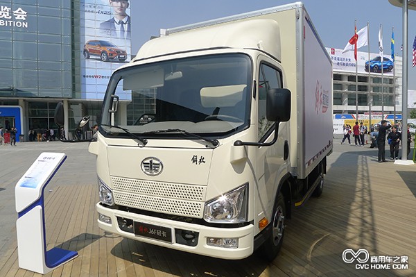 2014年1-7月，貨車(chē)同比去年銷(xiāo)量銳減10.52萬(wàn)輛，下滑最嚴重的是輕卡 解放J6F輕卡