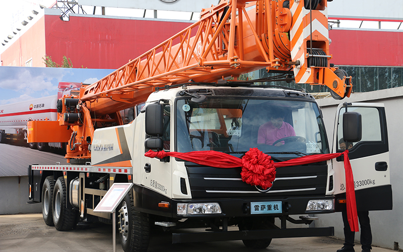 歐曼重卡樣車(chē)參觀(guān)2.JPG