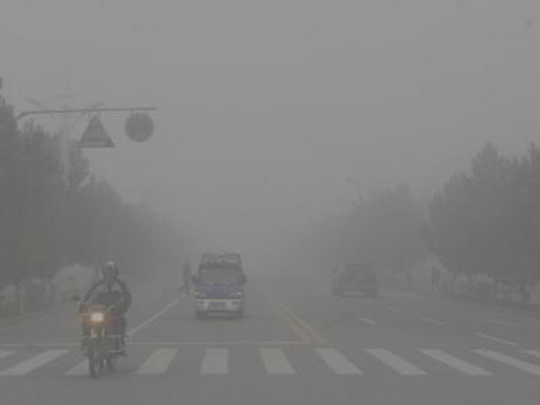 大霧常常引發(fā)事故 教您如何保持視線(xiàn)清晰 
