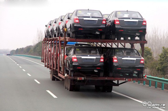 經(jīng)過(guò)加寬的運輸車(chē)