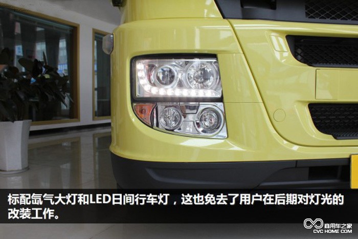 前臉標配氙氣大燈以及LED日間行車(chē)燈