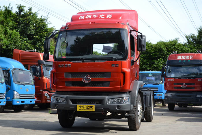 東風(fēng)柳汽 乘龍中卡 220馬力 4X2 牽引車(chē)
