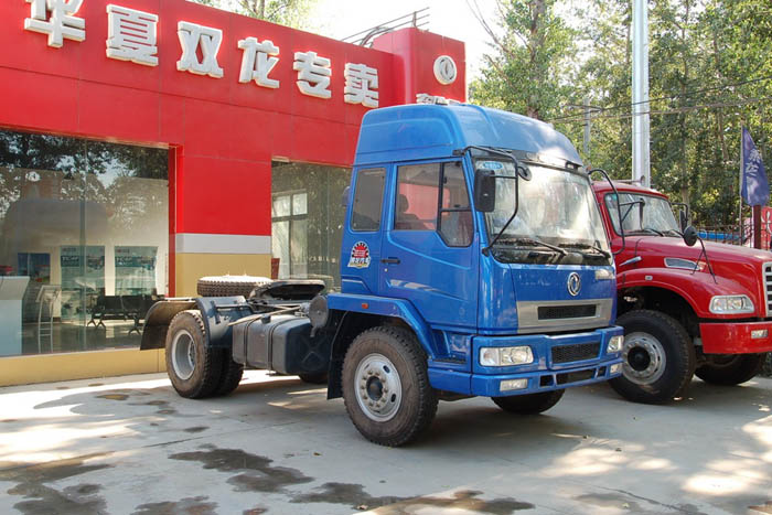 東風(fēng)柳汽 乘龍中卡 220馬力 4X2 牽引車(chē)