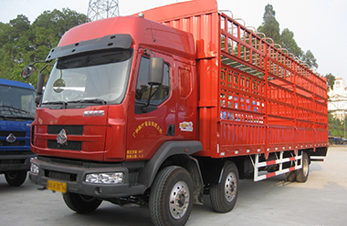 東風(fēng)柳汽 乘龍中卡 140馬力 4X2 倉柵式載貨車(chē)(LZ5121CCYRAPA)