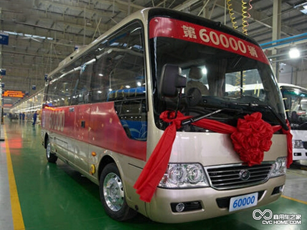 宇通2014年第60000輛客車(chē)在鄭州國際物流園區的新能源基地悄然下線(xiàn)