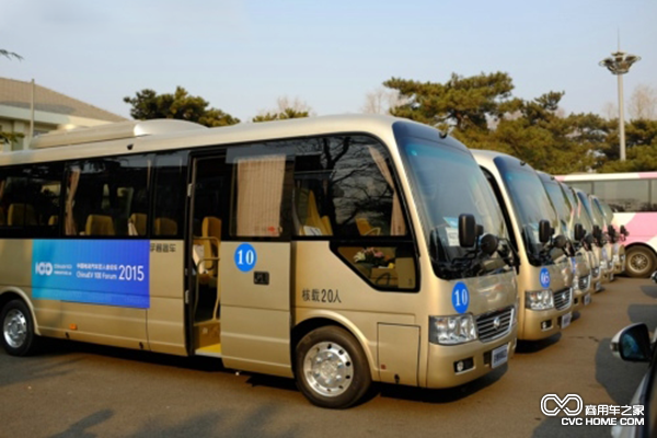 宇通E7車(chē)隊承擔中國電動(dòng)汽車(chē)百人會(huì )交通運輸服務(wù)工作