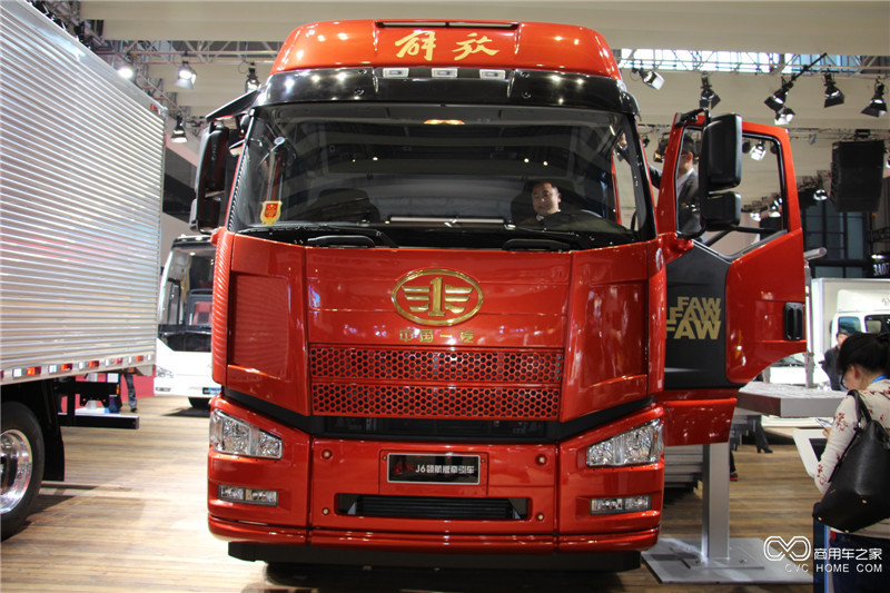 2015上海車(chē)展 一汽解放J6領(lǐng)航版牽引車(chē)