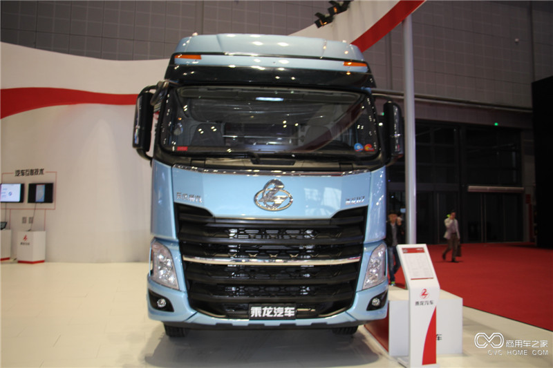 2015上海車(chē)展 東風(fēng)柳汽H7 8*4載貨車(chē)底盤(pán)
