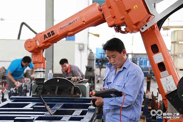 西沃客車(chē)：傳統工藝與現代技術(shù)的激情迸發(fā)