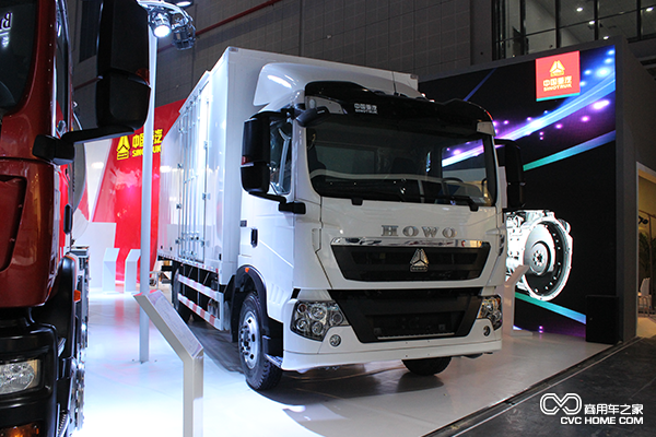 中國重汽豪沃廂式貨車(chē)