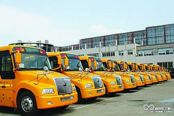 校車(chē)超載最高追究刑事責任 