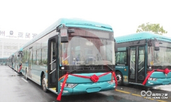 亞星客車(chē)空氣動(dòng)力公交車(chē)泉城正式運營(yíng)