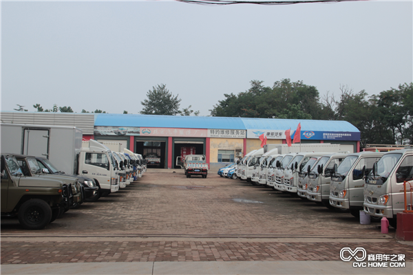 冷清中堅守的鳶都商用車(chē)大賣(mài)場(chǎng)輕卡江淮