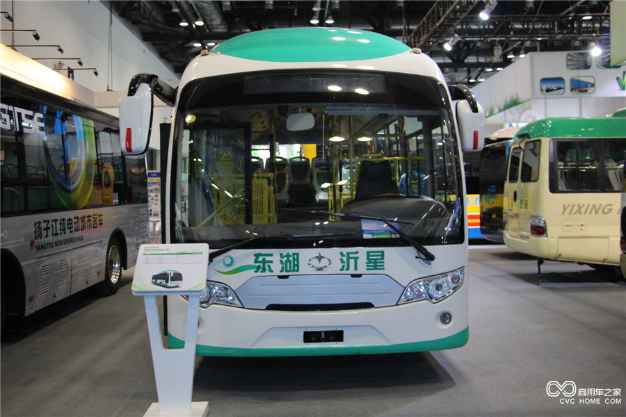 2015節能與新能源汽車(chē)成果展東湖8米電動(dòng)客車(chē)