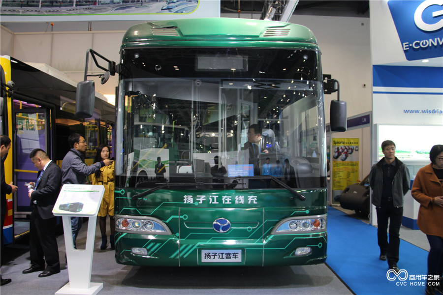 2015節能與新能源汽車(chē)成果展揚子江在線(xiàn)充客車(chē)