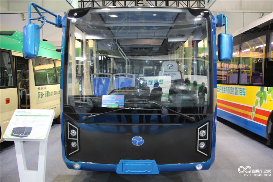 2015節能與新能源汽車(chē)成果展揚子江6.1米城市客車(chē)