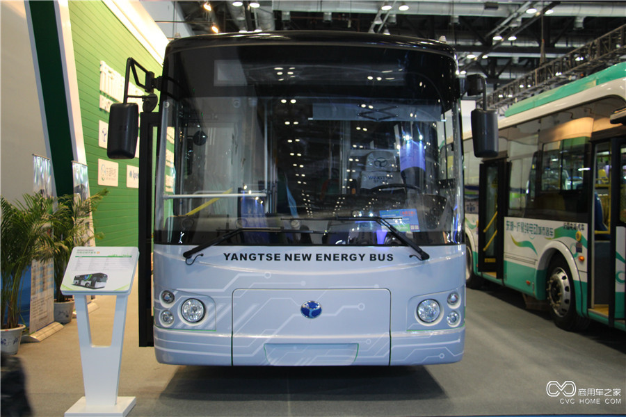2015節能與新能源成果展 揚子江8.2米純電動(dòng)城市客車(chē)