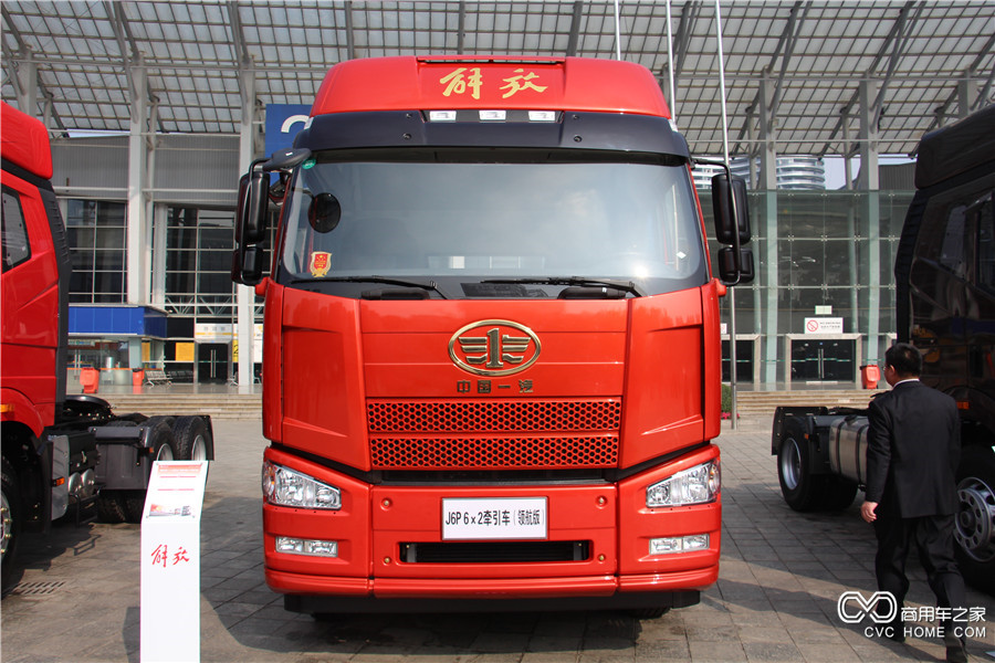 2016解放商務(wù)年會(huì )展車(chē) J6P 6*2領(lǐng)航版牽引車(chē)