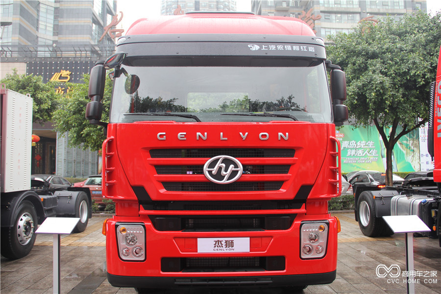 2016上汽依維柯紅巖年會(huì )展車(chē) 全新杰獅M100 430牽引車(chē)