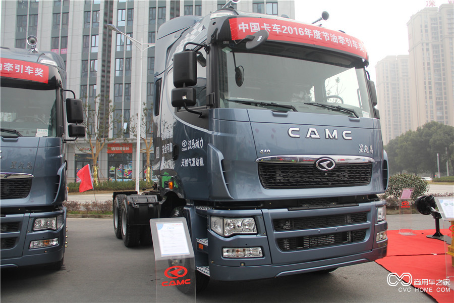 2016華菱星馬年會(huì )展車(chē) 星凱馬H9 6*4 410馬力天然氣牽引車(chē)
