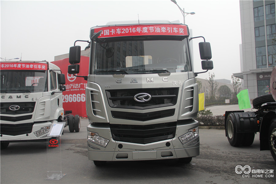 2016華菱星馬年會(huì )展車(chē) 漢馬H6 6*4 港口牽引車(chē)