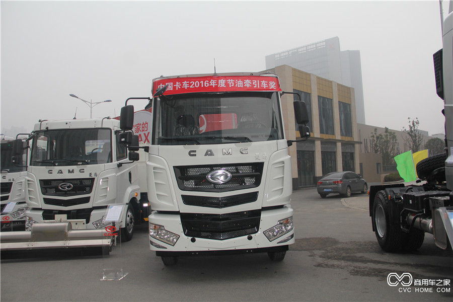 2016華菱星馬年會(huì )展車(chē) 菱馬H3 4*2 平頂廂式貨車(chē)與冷藏車(chē)
