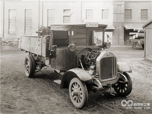 1924年，曼恩第一輛柴油直噴發(fā)動(dòng)機卡車(chē)誕生。.jpg