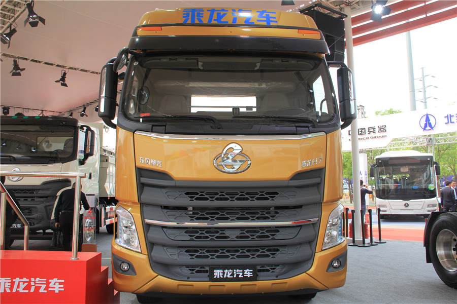 2016北京車(chē)展 東風(fēng)柳汽乘龍H7土豪金6*4 460馬力牽引車(chē)