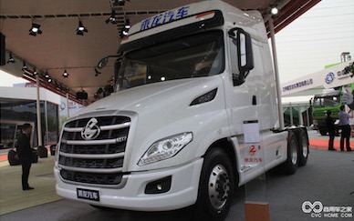 2016北京車(chē)展 柳汽乘龍T7 6*4 520馬力長(cháng)頭牽引車(chē)