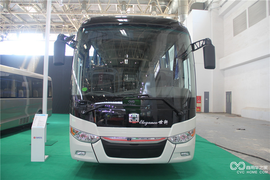 2016北京道路運輸展 中通11米插電式混動(dòng)公路客車(chē)
