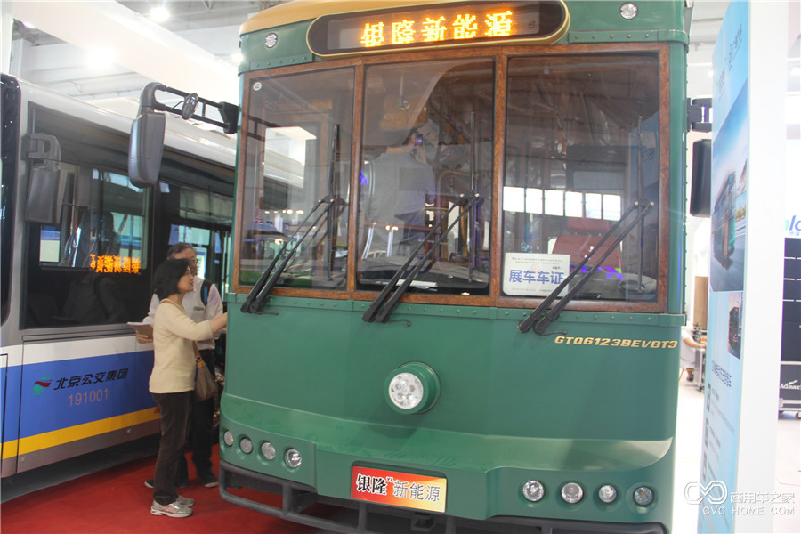 2016北京道路運輸展 銀隆新能源12米仿古鐺鐺車(chē)
