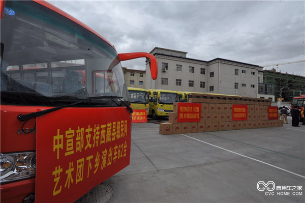 交車(chē)儀式現場(chǎng)的海格客車(chē) (2).jpg