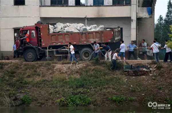 卡車(chē)敢死隊-2.jpg