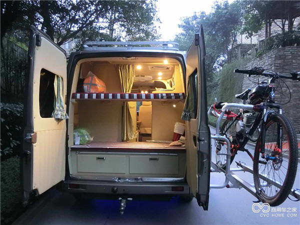 20160729 勾一筆南方山水，潑一丈塞北豪情，大通房車(chē)車(chē)主羅曉平《探索》如畫(huà)人生-內飾3.jpg