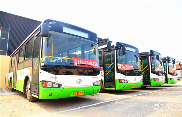 東光汽車(chē)站內的批量海格純電動(dòng)車(chē).jpg