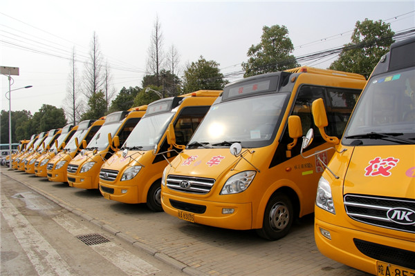 活動(dòng)現場(chǎng)的安凱校車(chē).JPG