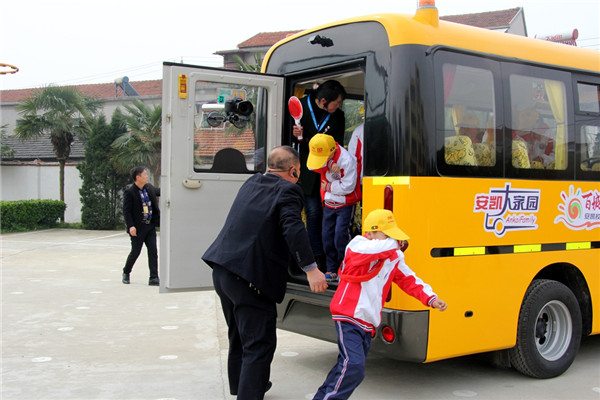校車(chē)安全應急疏散演練.JPG