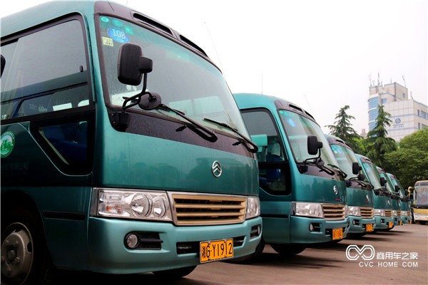 4_130車(chē)輛全部投入使用，每小時(shí)運力可達2000人.JPG
