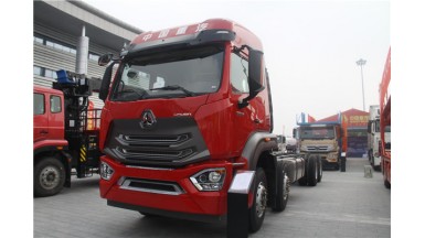 中國重汽 豪瀚新N7G 440馬力載貨車(chē)底盤(pán)