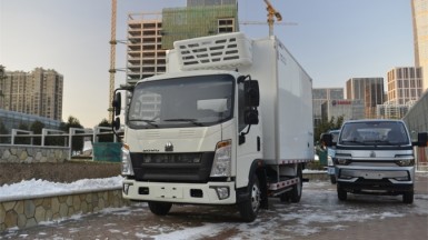 HOWO輕卡悍將4X2純電動(dòng)冷藏車(chē)